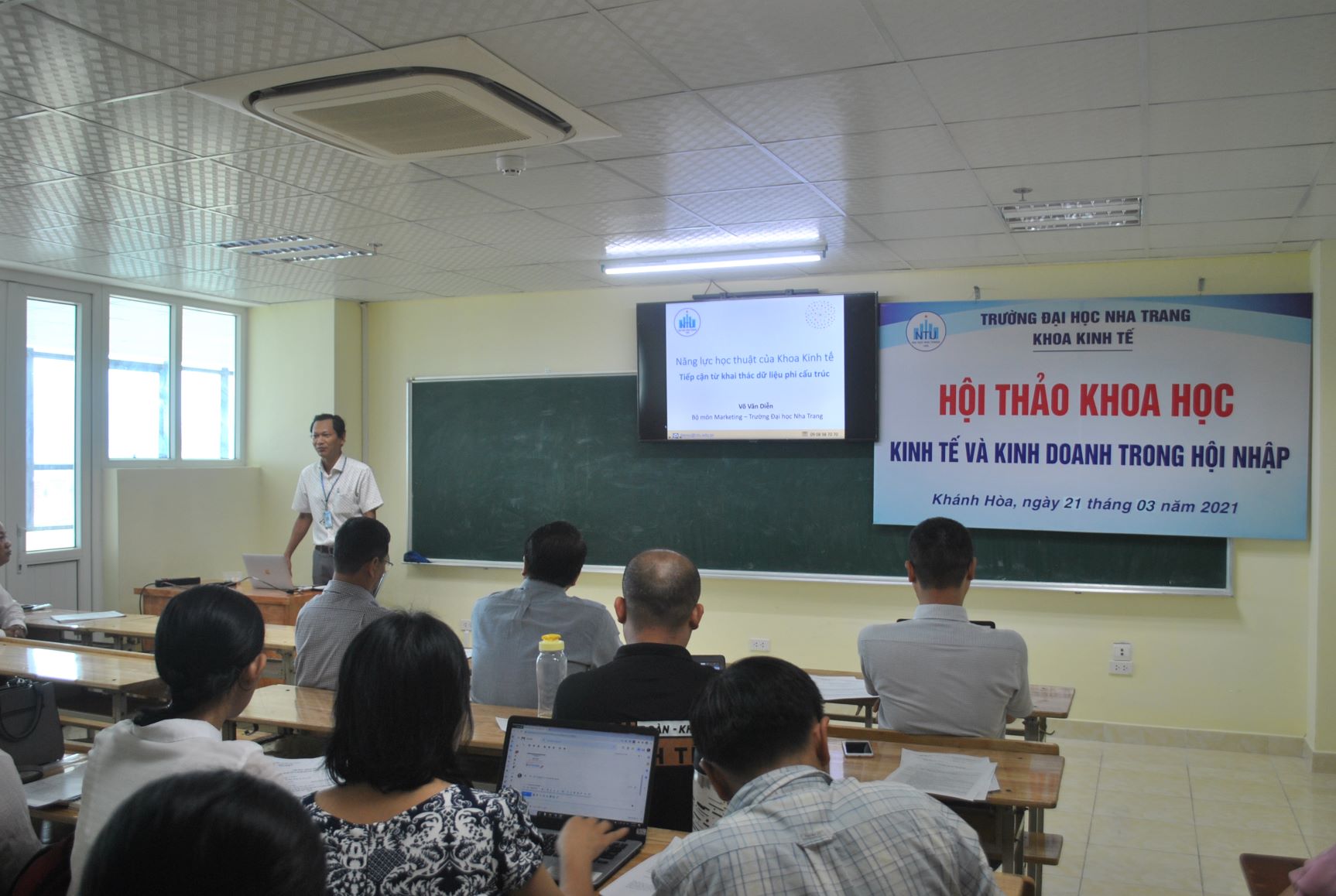 Hội thảo “Kinh tế và kinh doanh trong hội nhập”