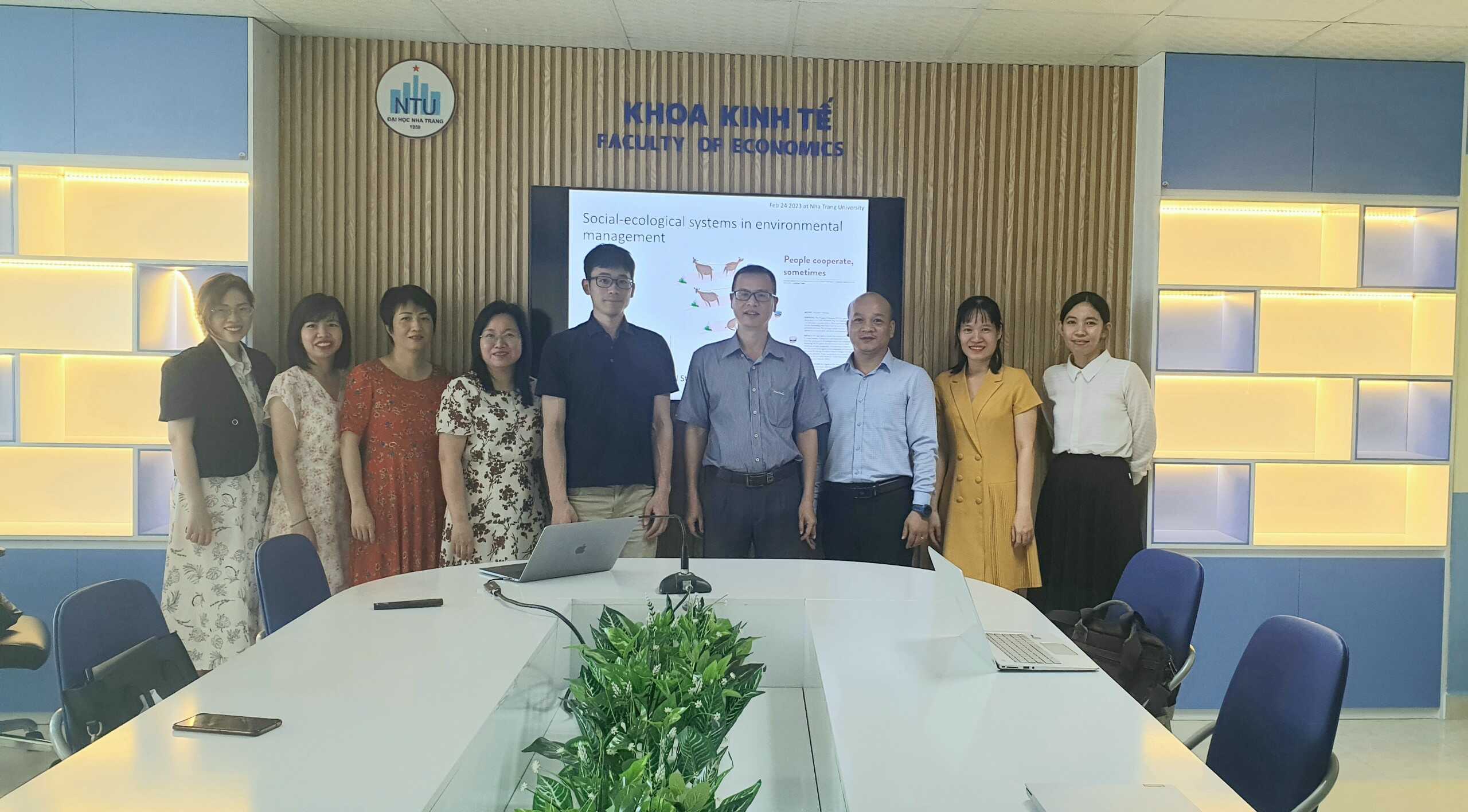 Seminar "Social-ecological systems in environmental management" (Hệ thống sinh thái và xã hội trong quản lý môi trường)