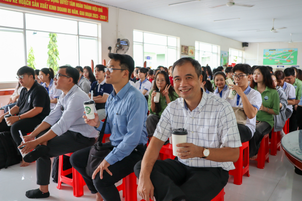 Chuyến đi kiến tập tại Ninh Thuận của sinh viên chương trình Tiên tiến - Chất lượng cao ngành Quản trị Kinh doanh