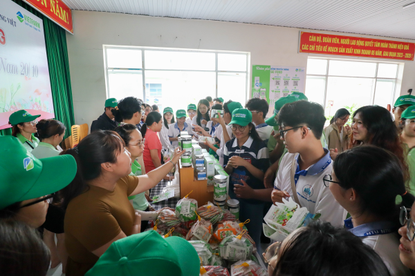 Chuyến đi kiến tập tại Ninh Thuận của sinh viên chương trình Tiên tiến - Chất lượng cao ngành Quản trị Kinh doanh