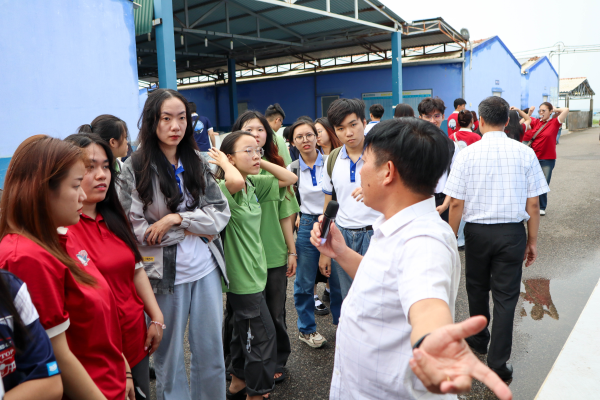 Chuyến đi kiến tập tại Ninh Thuận của sinh viên chương trình Tiên tiến - Chất lượng cao ngành Quản trị Kinh doanh