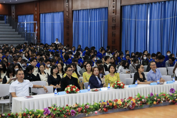 Hội nghị học tốt ngành Quản trị kinh doanh 2024: “TỰ TIN TỎA SÁNG VỚI THƯƠNG HIỆU CÁ NHÂN”