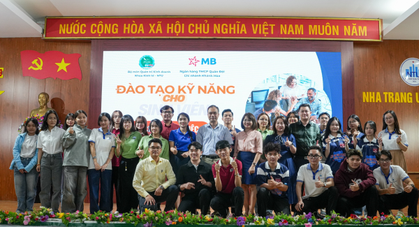 Đào tạo kỹ năng thực tiễn: Hành trang vững chắc cho sinh viên song ngữ