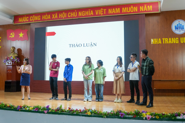 Đào tạo kỹ năng thực tiễn: Hành trang vững chắc cho sinh viên song ngữ