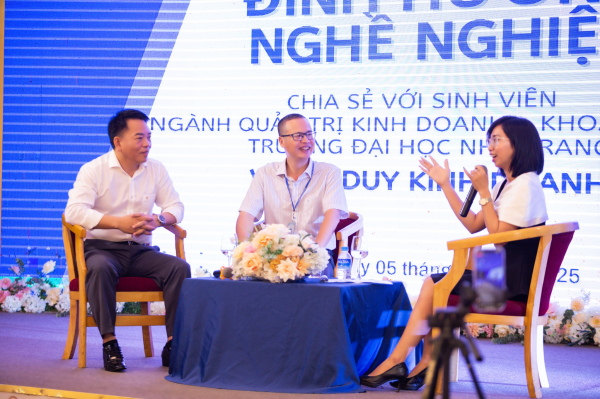 Hội thảo định hướng nghề nghiệp cho sinh viên khóa 66 ngành Quản trị kinh doanh